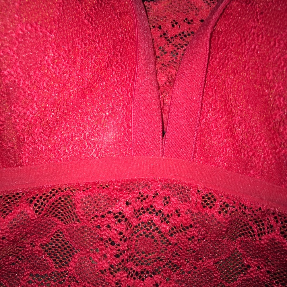 NEW Victoria Secrets bra (COMMENT FOR SIZE) - Picture 2 of 3