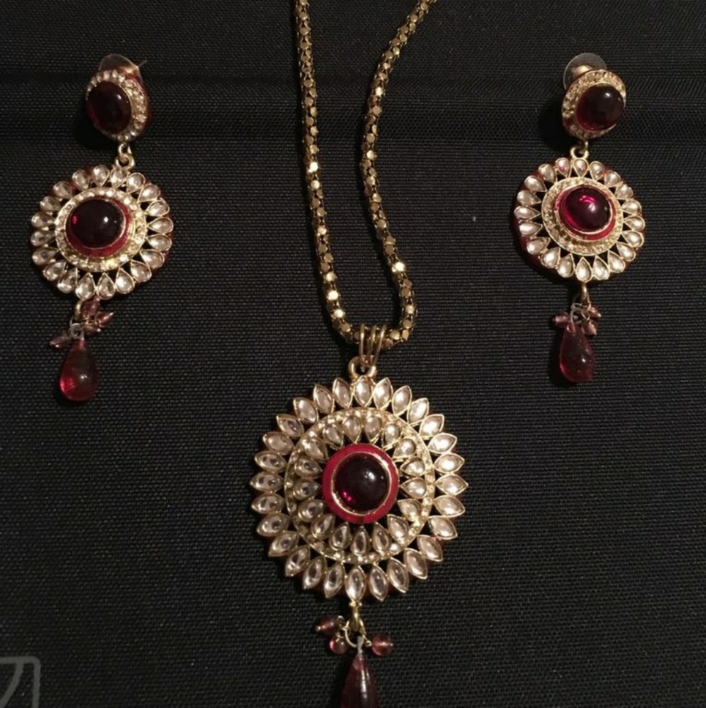 NWOT Necklace set