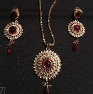 NWOT Necklace set