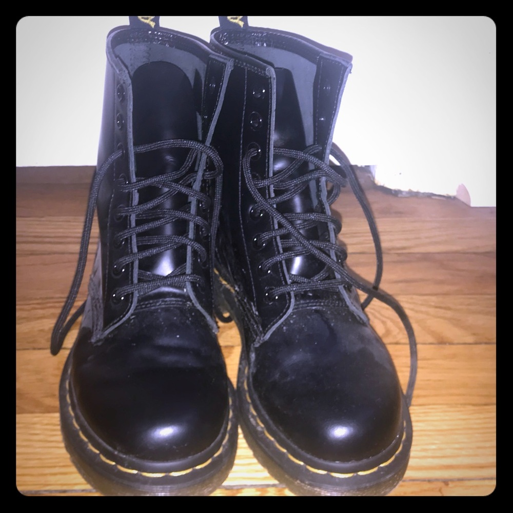 Dr. Marten Black Patent Lamper Boot