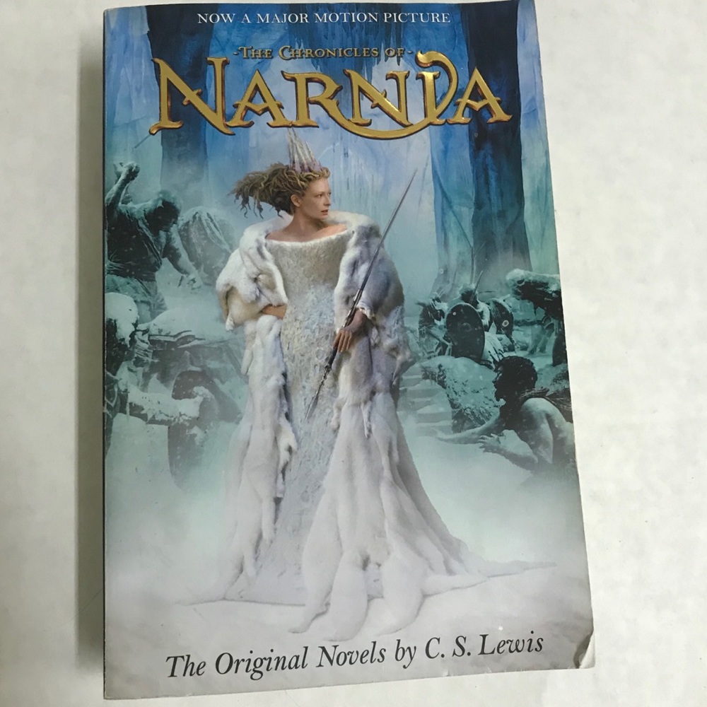 Chronicles of Narnia in one big book!