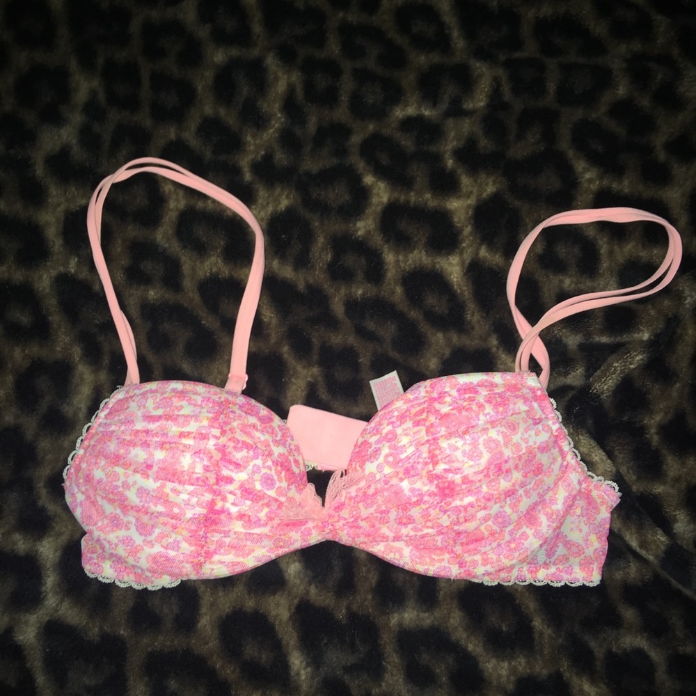 Victoria's Secret PINK bra NEVER WORN no tags :/
