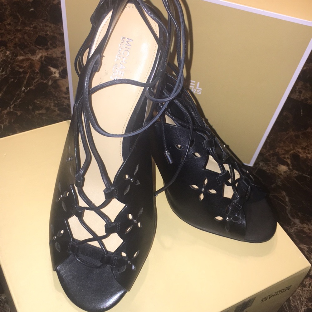 Thalia sandals leather Michael Kors with box.