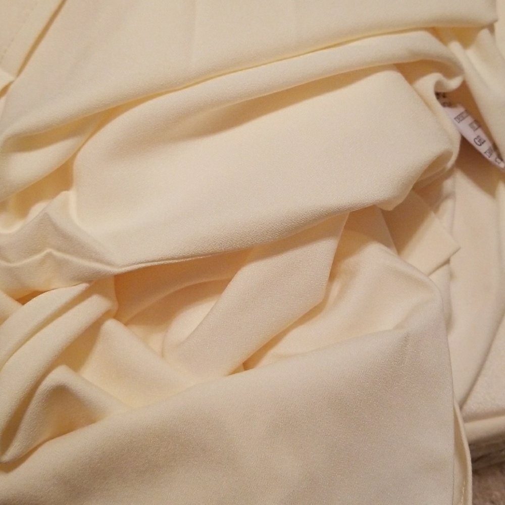 Cream dress - Picture 5 of 8