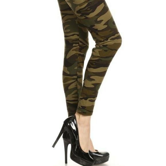 Buttery Soft Green Camo L-XL Tall Curvy Leggings - Picture 2 of 3