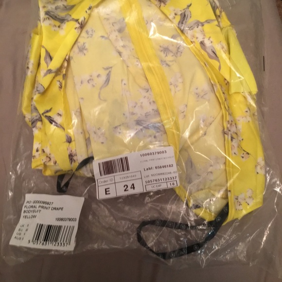 Misguided floral print drape bodysuit - Picture 3 of 4