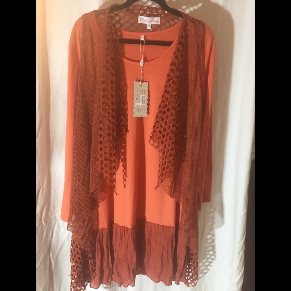 Tunic with lace vest