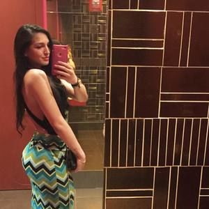 Meet your Posher, Stefany