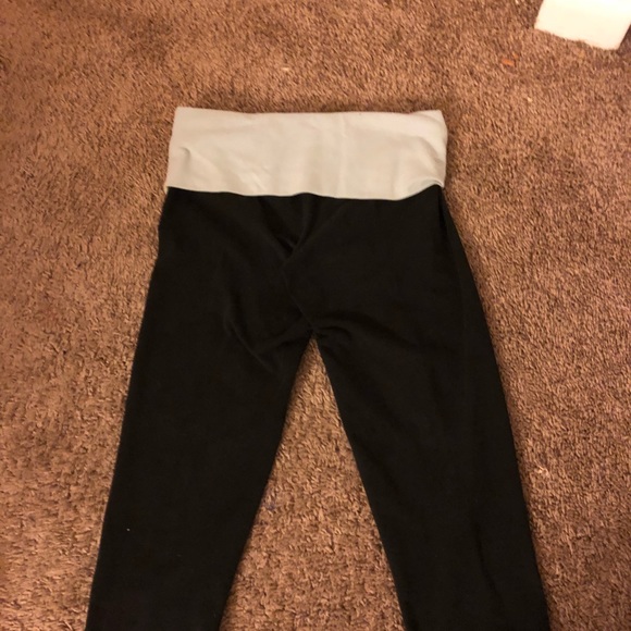 Cropped Victorias secret leggings - Picture 2 of 3