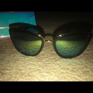 🌴 Palm Sunnies