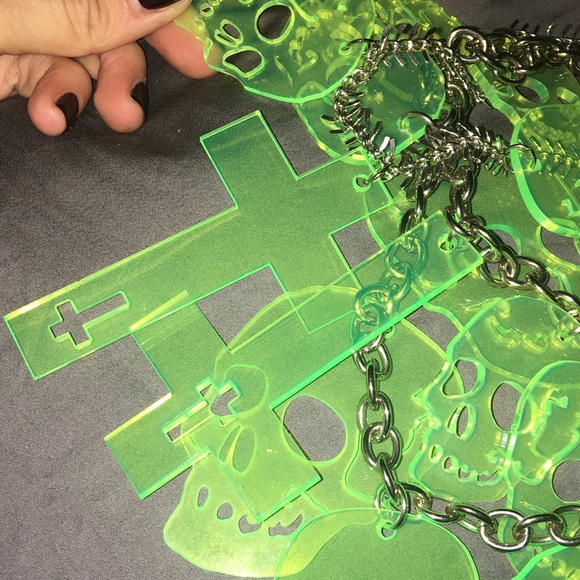 Custom Heartless Revival skull & cross necklace - Picture 4 of 8