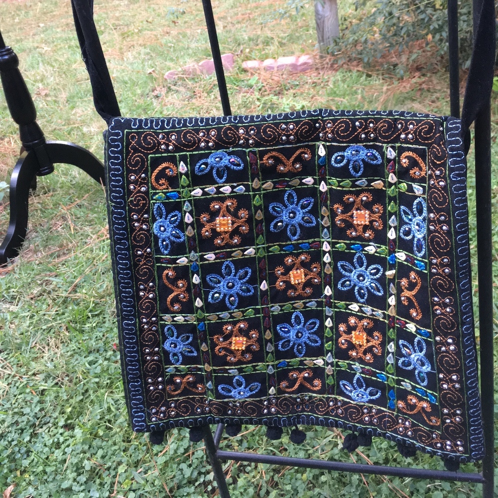 ADD-ON Light weight embroidered and beaded bag