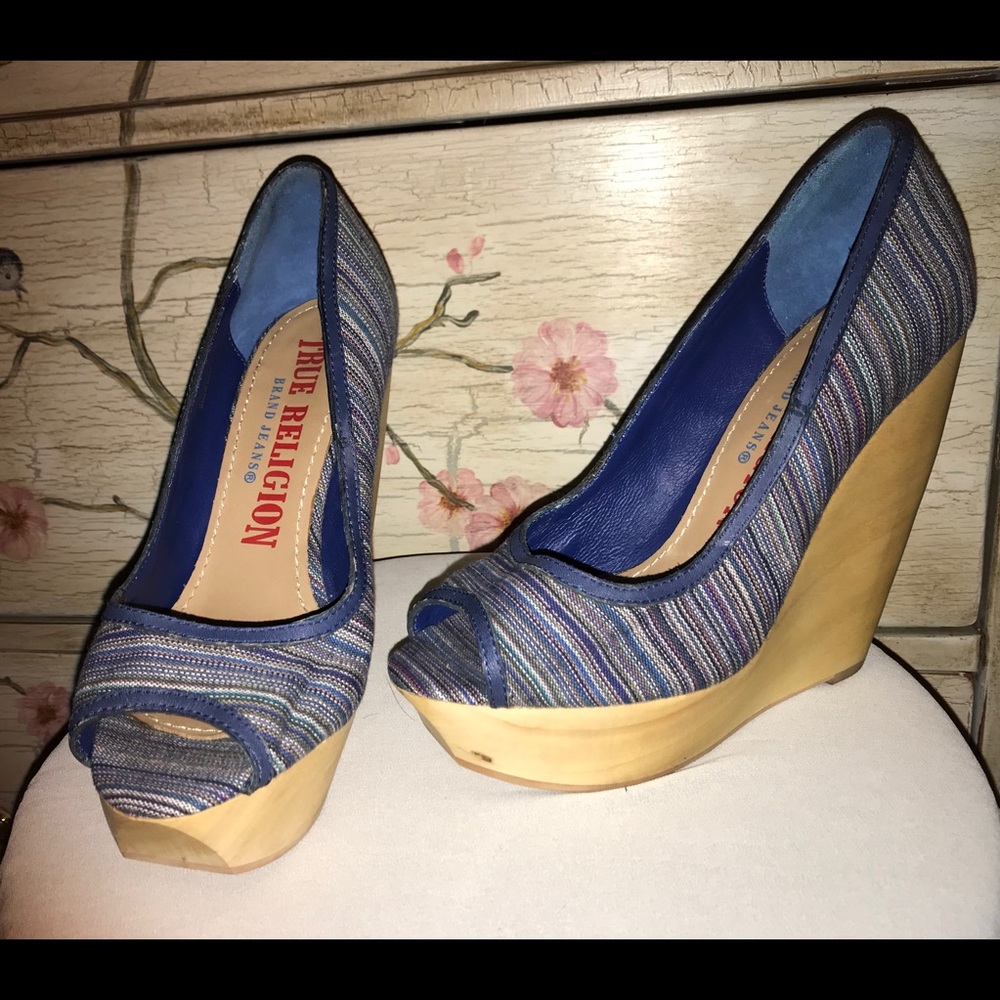 🎀HOST PICK 🎉True Religion Jeans Regan Wedge🎀