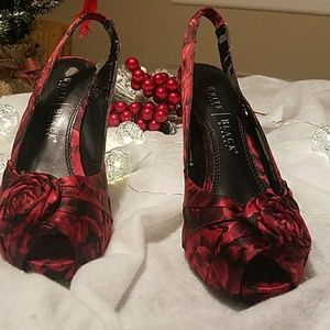 GUC Rose print WHBM platform heels sz 8