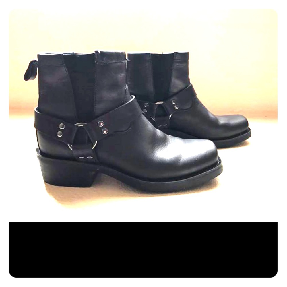 7.5 Black Leather Dingo boots