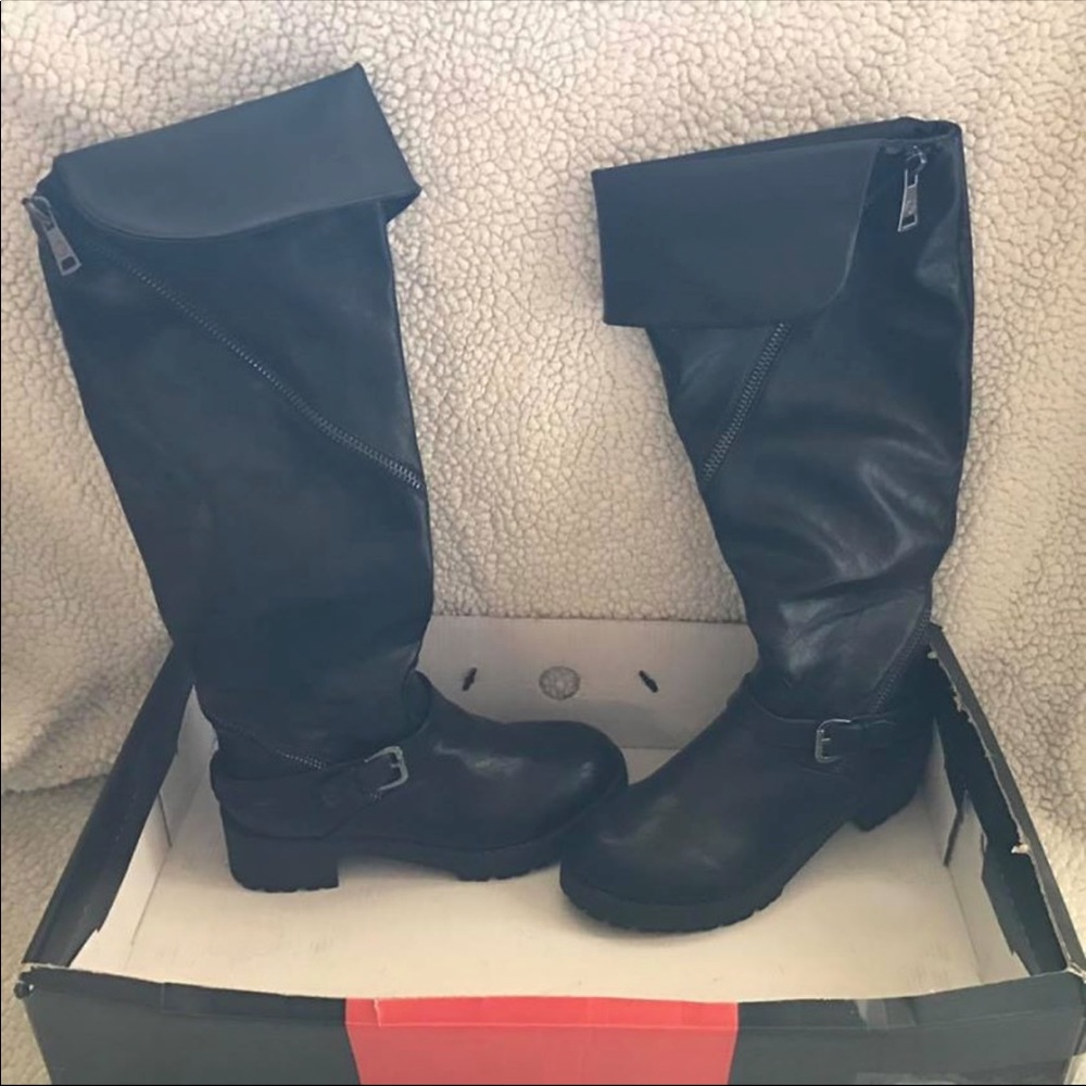 7.5 Guess Boots