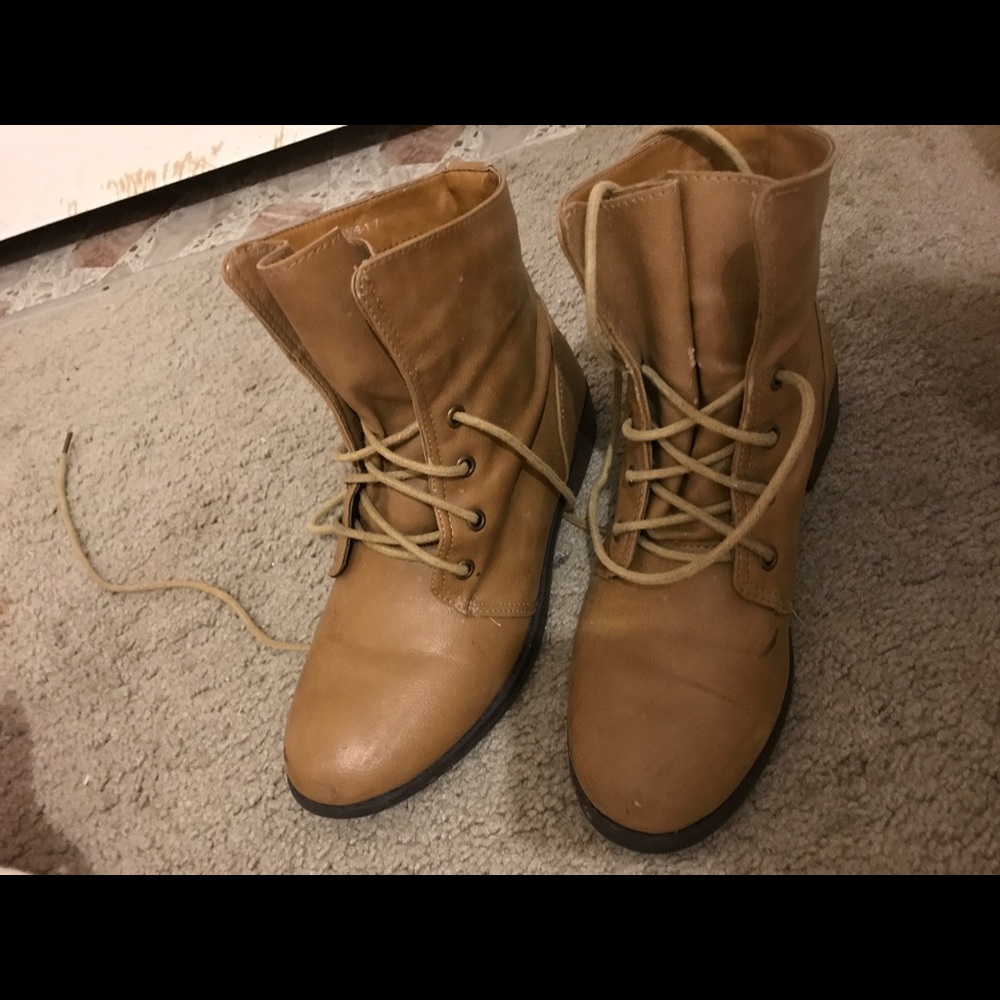 Combat boots