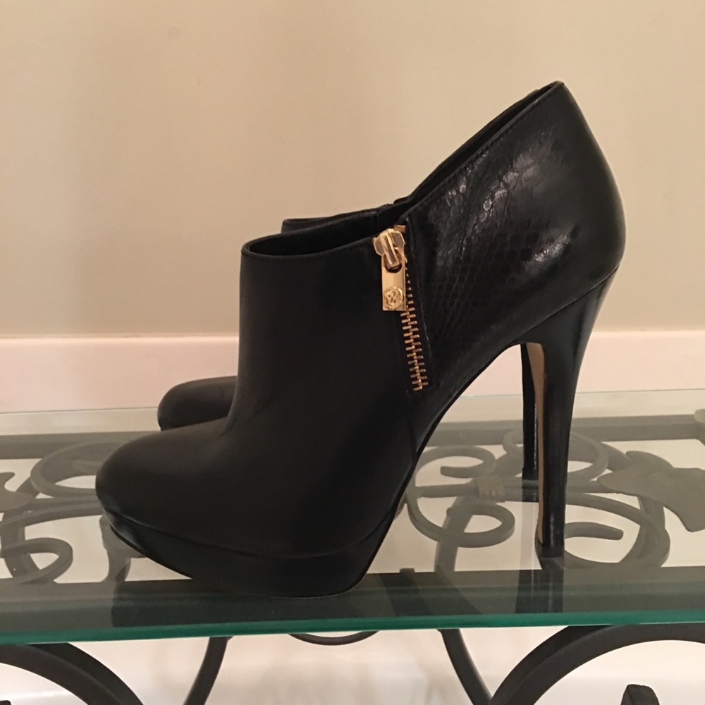 MICHAEL KORS bootie black Leather 9 EUC!