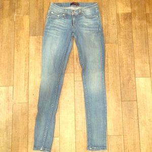 Levi 524 jeans. To superlow. Slightly faded.