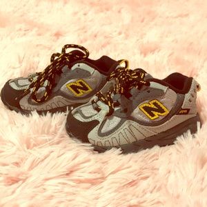 New balance baby shoes (sz 5)