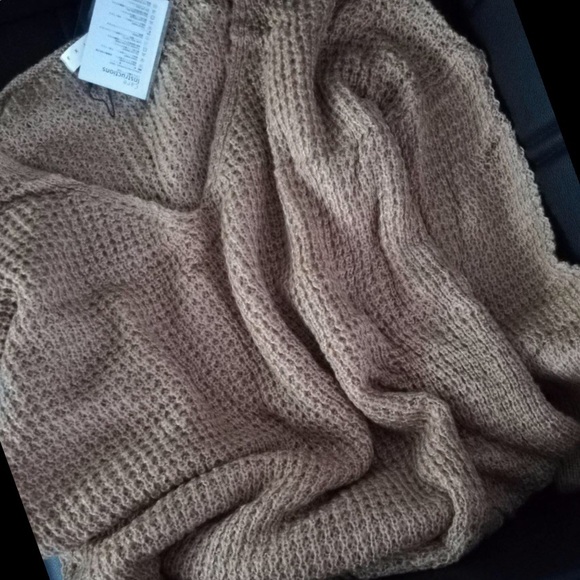 ✦NWT Oversized Knitted Sweater✦ - Picture 2 of 3