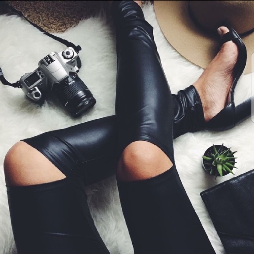 FINAL SALE | Faux Leather Exposed Knee Leggings
