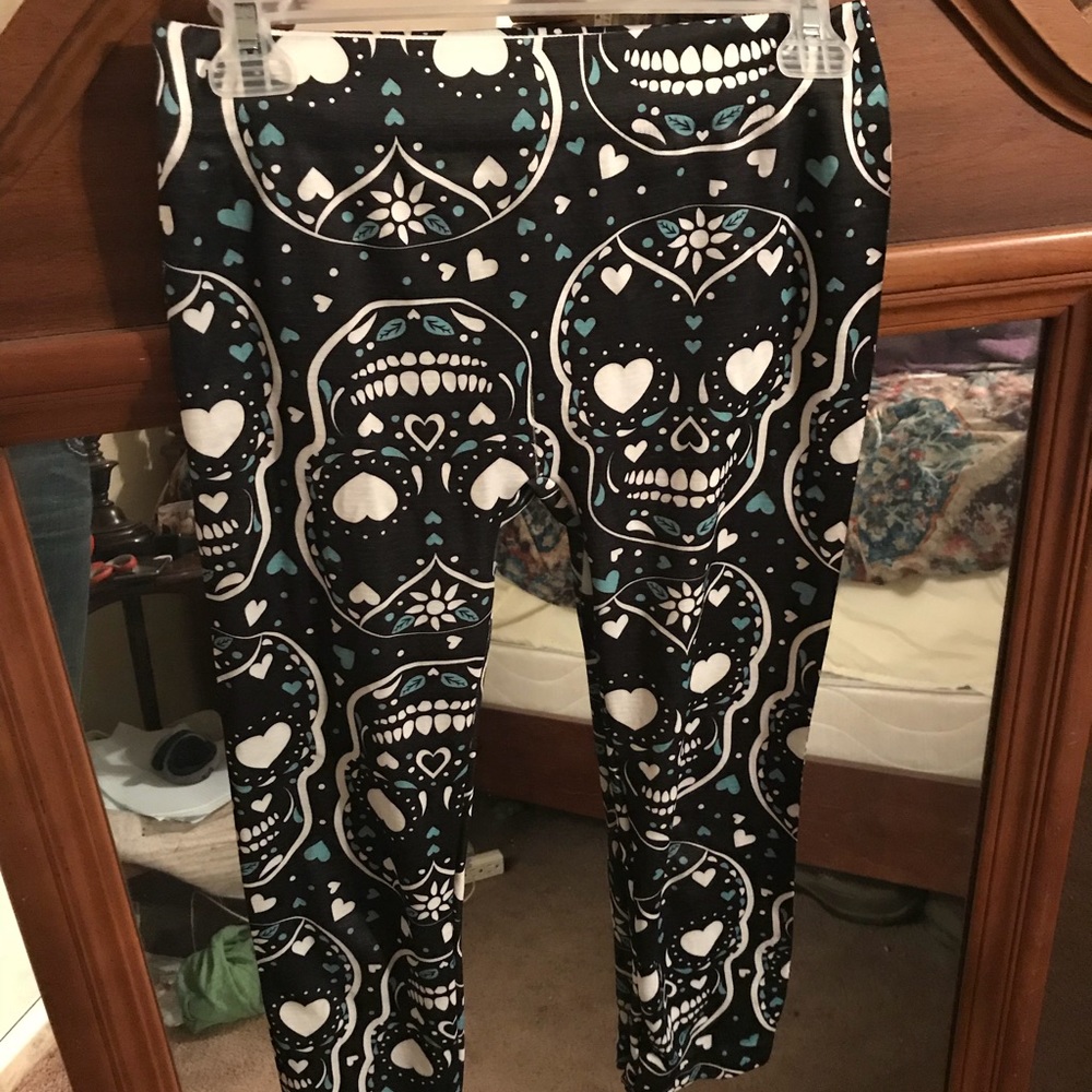 Skull crop leggings