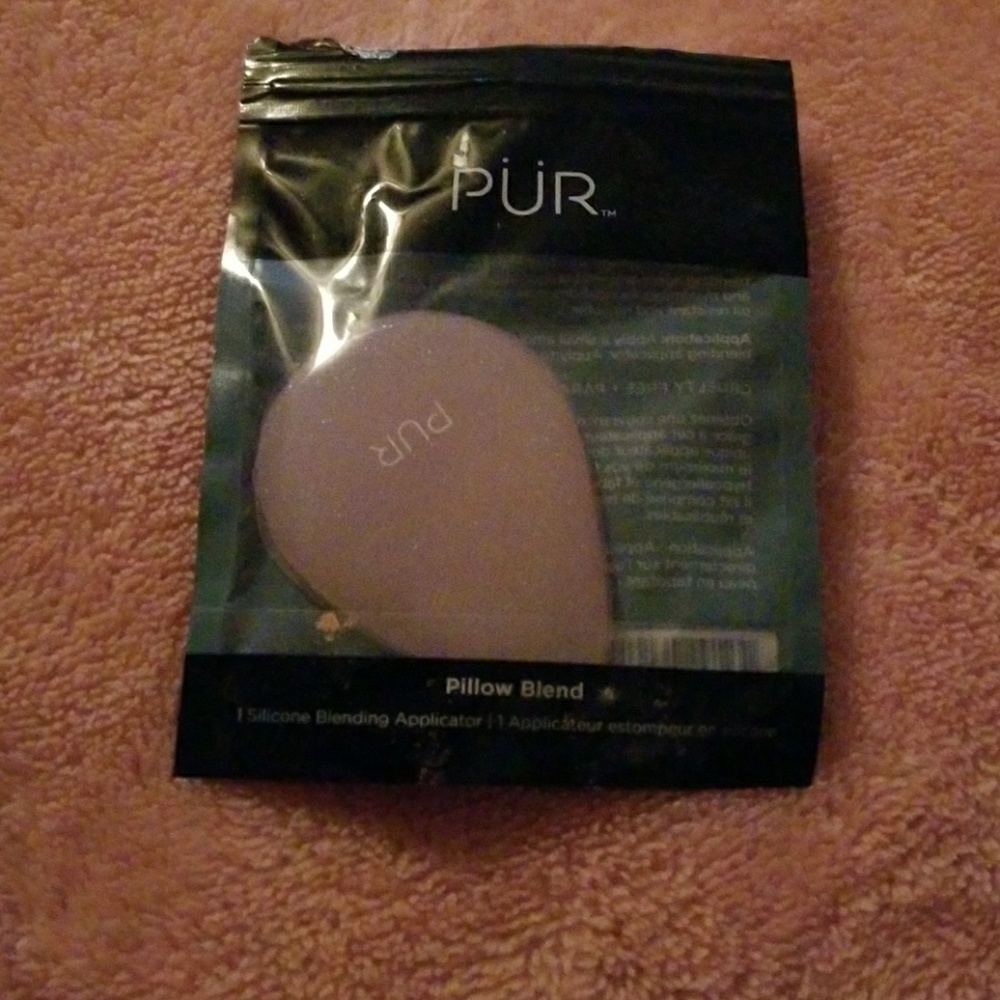 PUR pillow silicone makeup blender