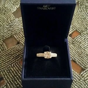 Sparkling Swarovski Chaton ring