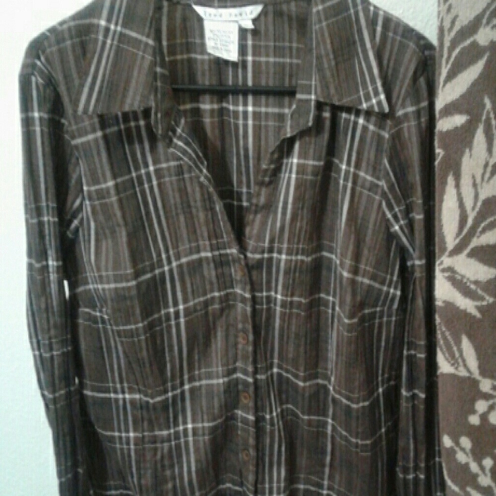 Women's long sleeve button up shirt like new o