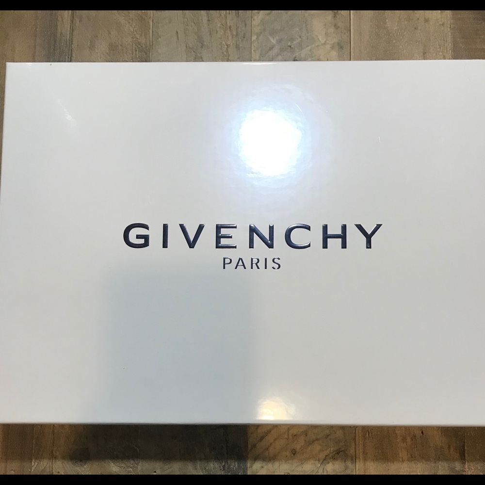 New Authentic Men Givenchy Pouch - Picture 2 of 3