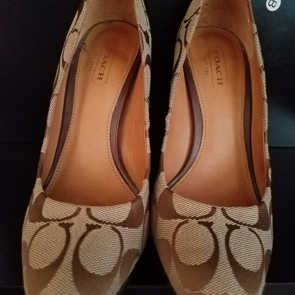 Coach Pump Signature Canvas Cream/Brown Size 5