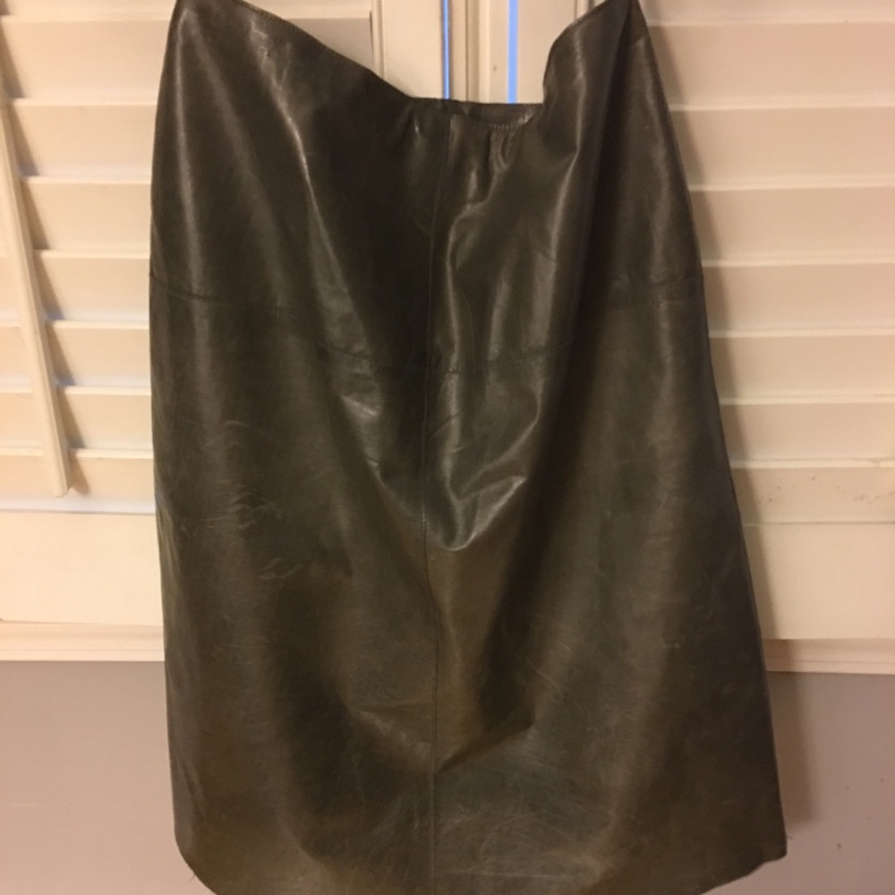 Gorgeous Banana Republic leather skirt