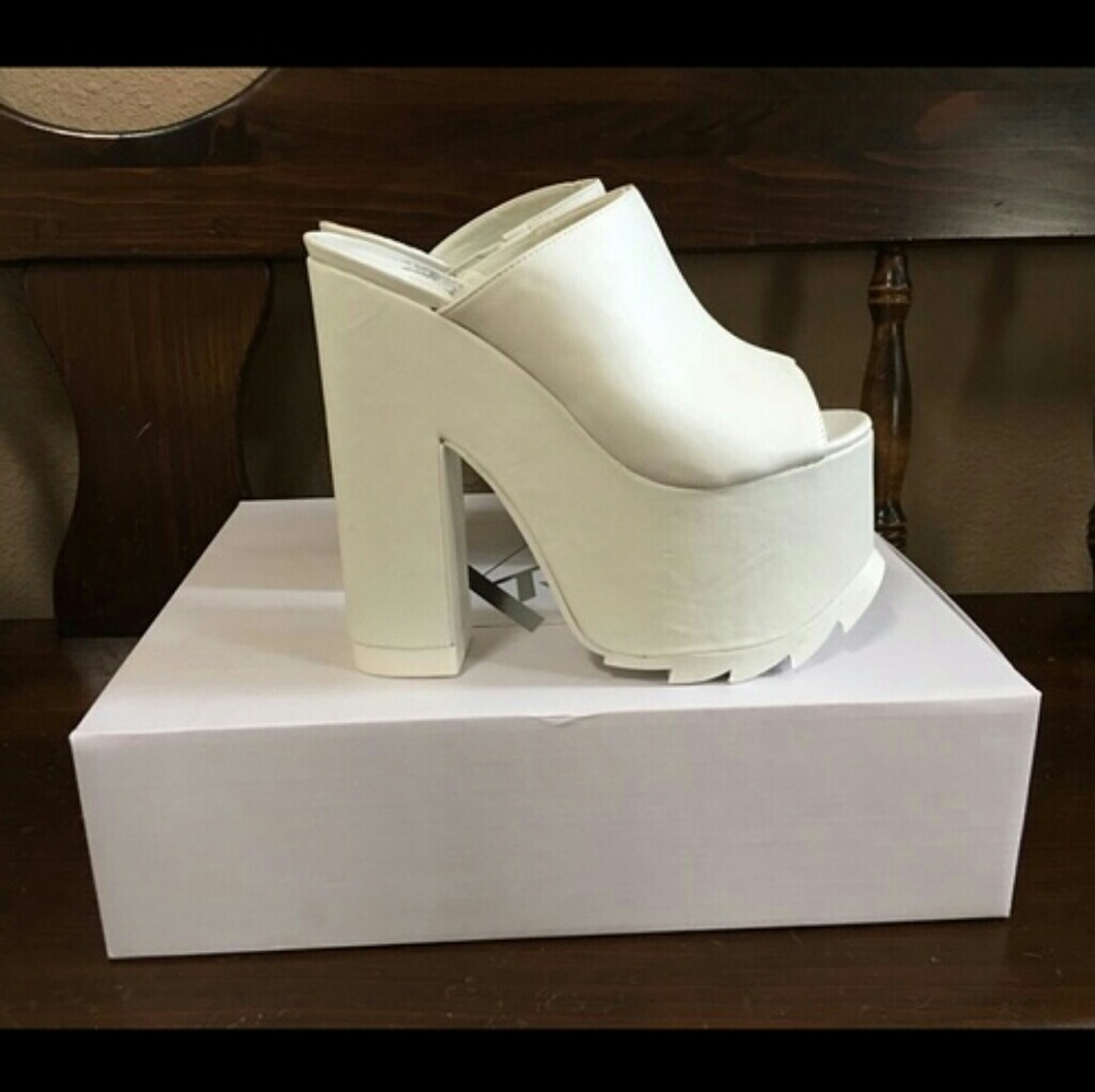 YRU Dream Platform mules size 9