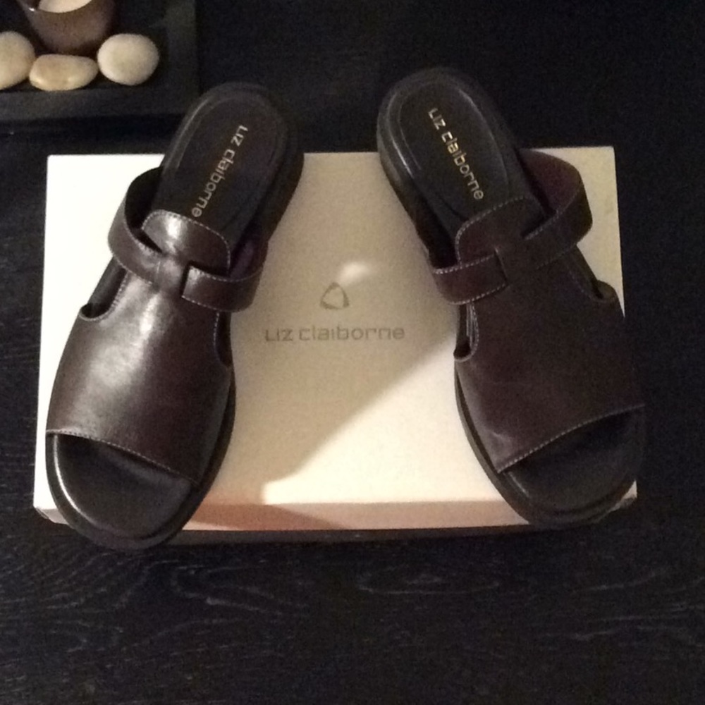 Liz Claiborne sandals brown size 6 m