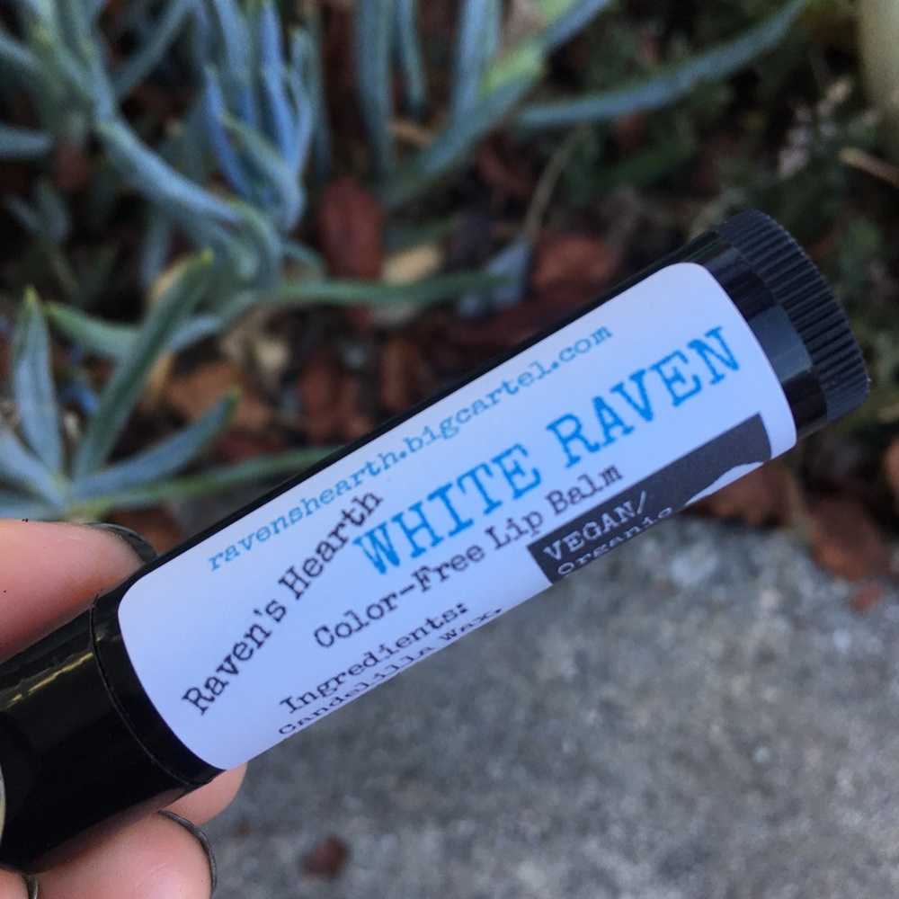 🌿WHITE RAVEN Color-Free Vegan Lip Balm🌿