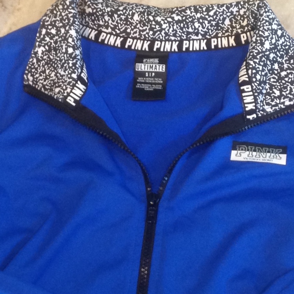 VS Pink Ultimate Half Zip sz Small