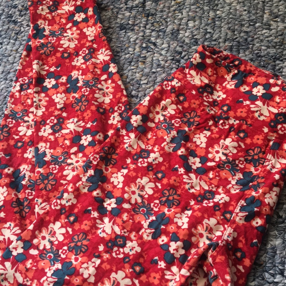 Christmas-y lularoe leggings