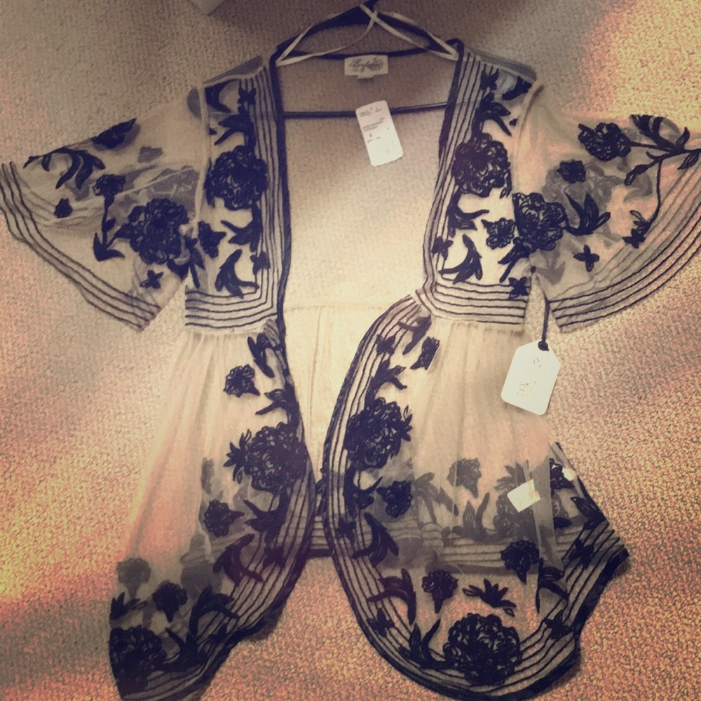 Brand new super cute over up!!!