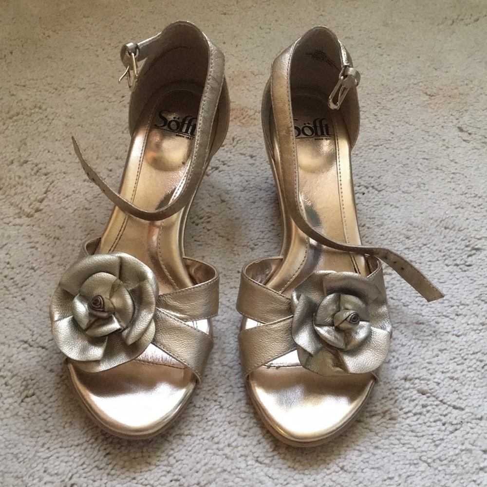 Gold open toe wedges with flower