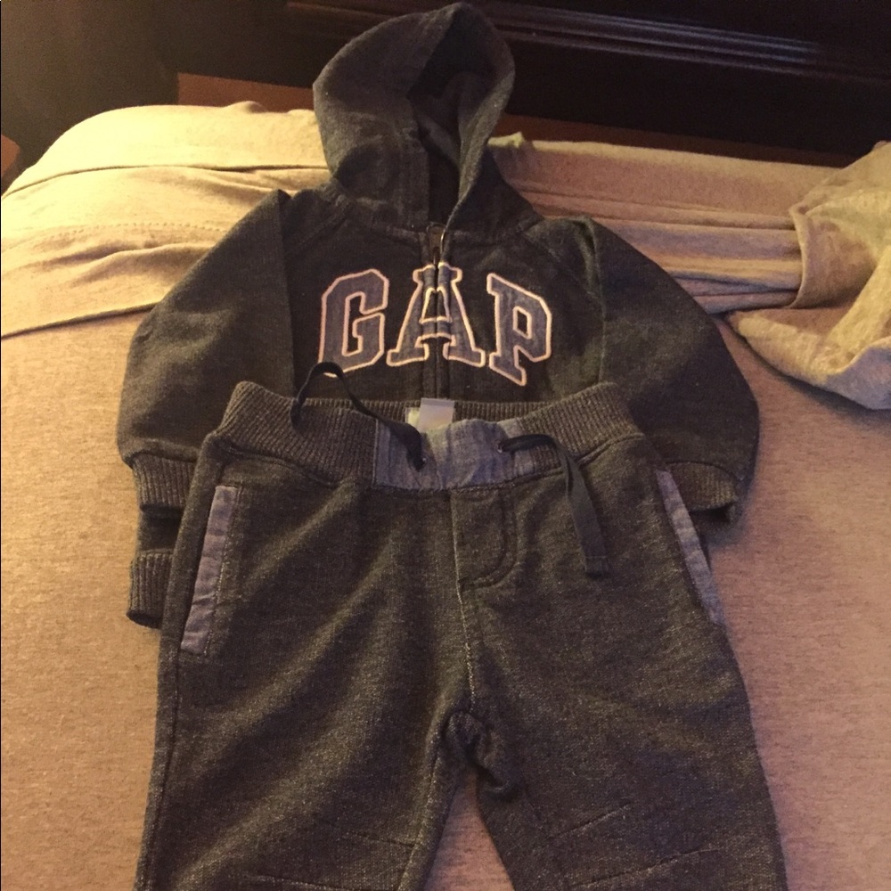 Gap sweatsuit