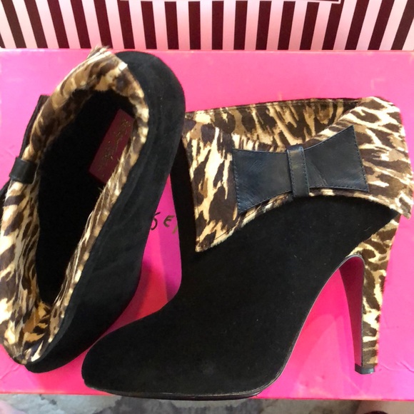 Fabulous Betsy Johnson Booties!! - Picture 1 of 6