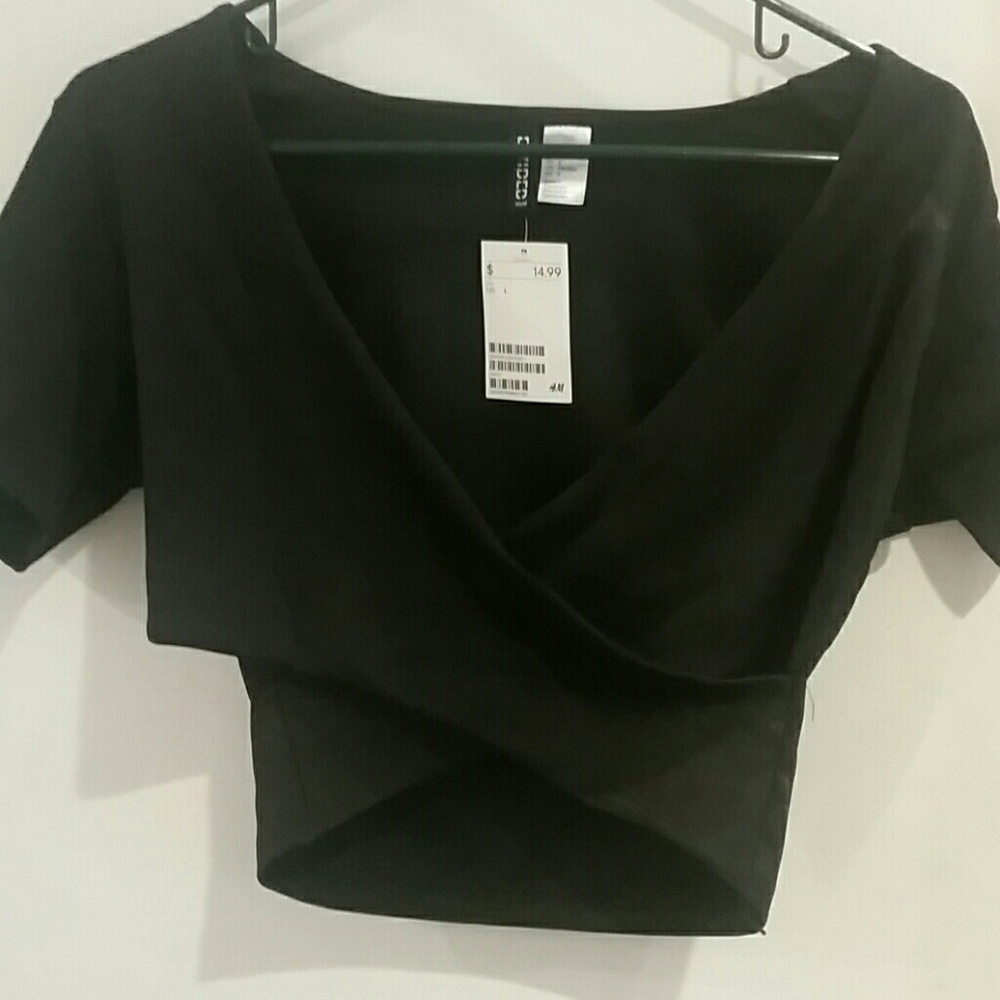 H&M Divided Cut Out Crop Top