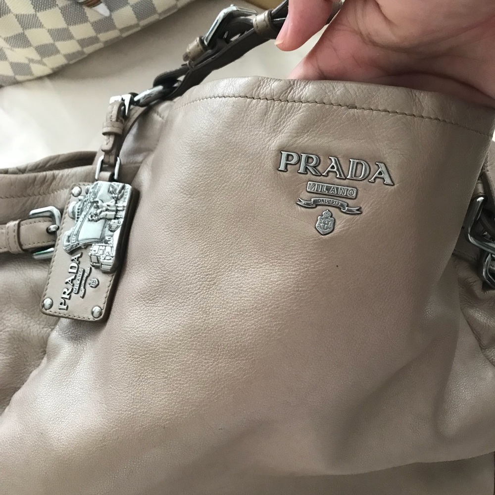 Prada - Picture 2 of 6