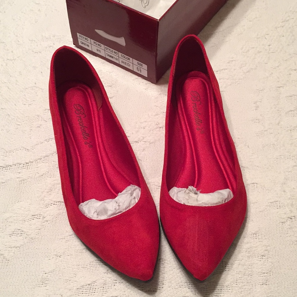 Breckelle’s 6.5 NWOT.   Perfect for the holidays!