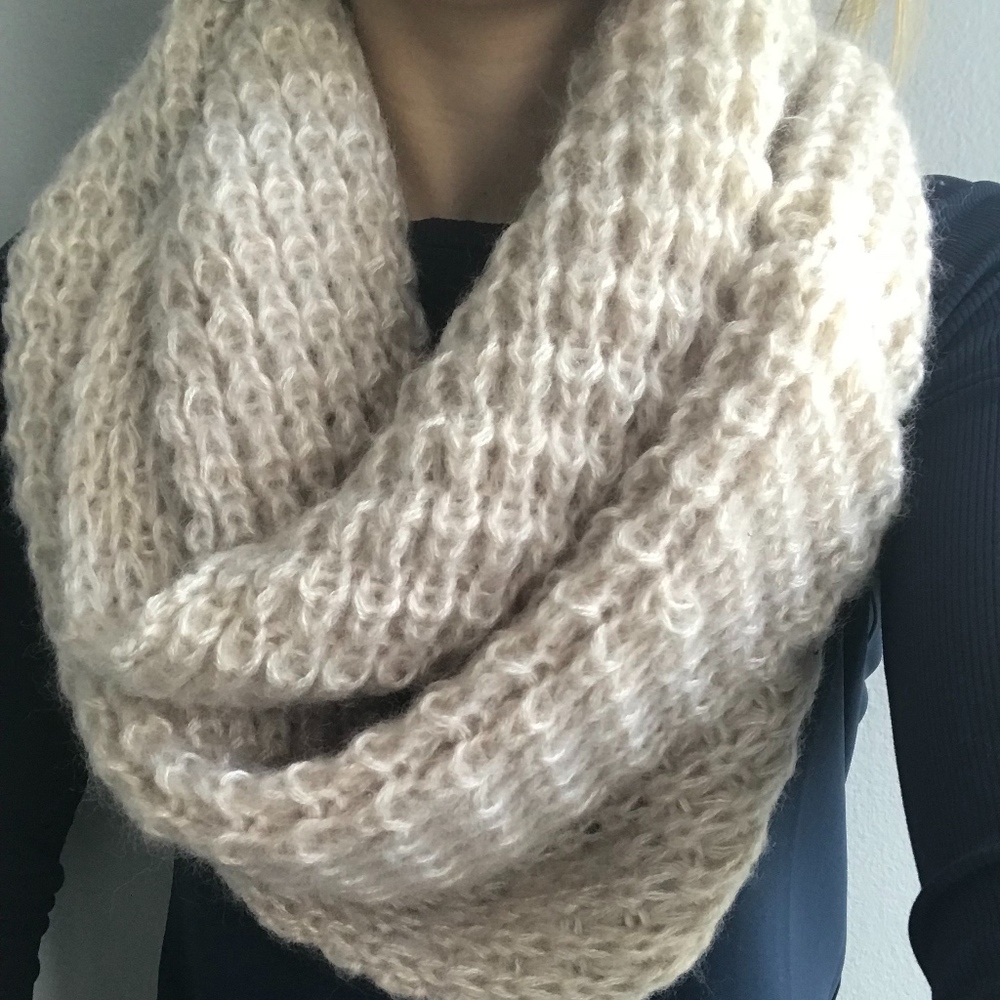 Scarf / Wrap - Picture 1 of 2