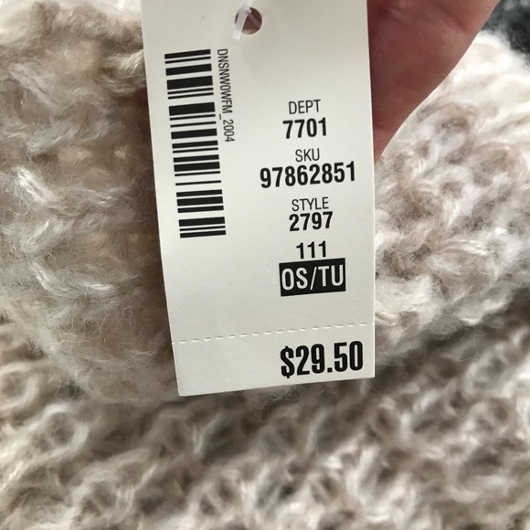 Scarf / Wrap - Picture 2 of 2