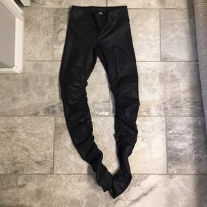 Alo Yoga, Glossy Black Idol Pants Size Small