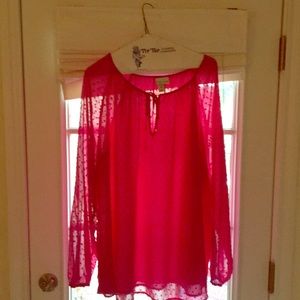 Long sleeved blouse in berry pink.