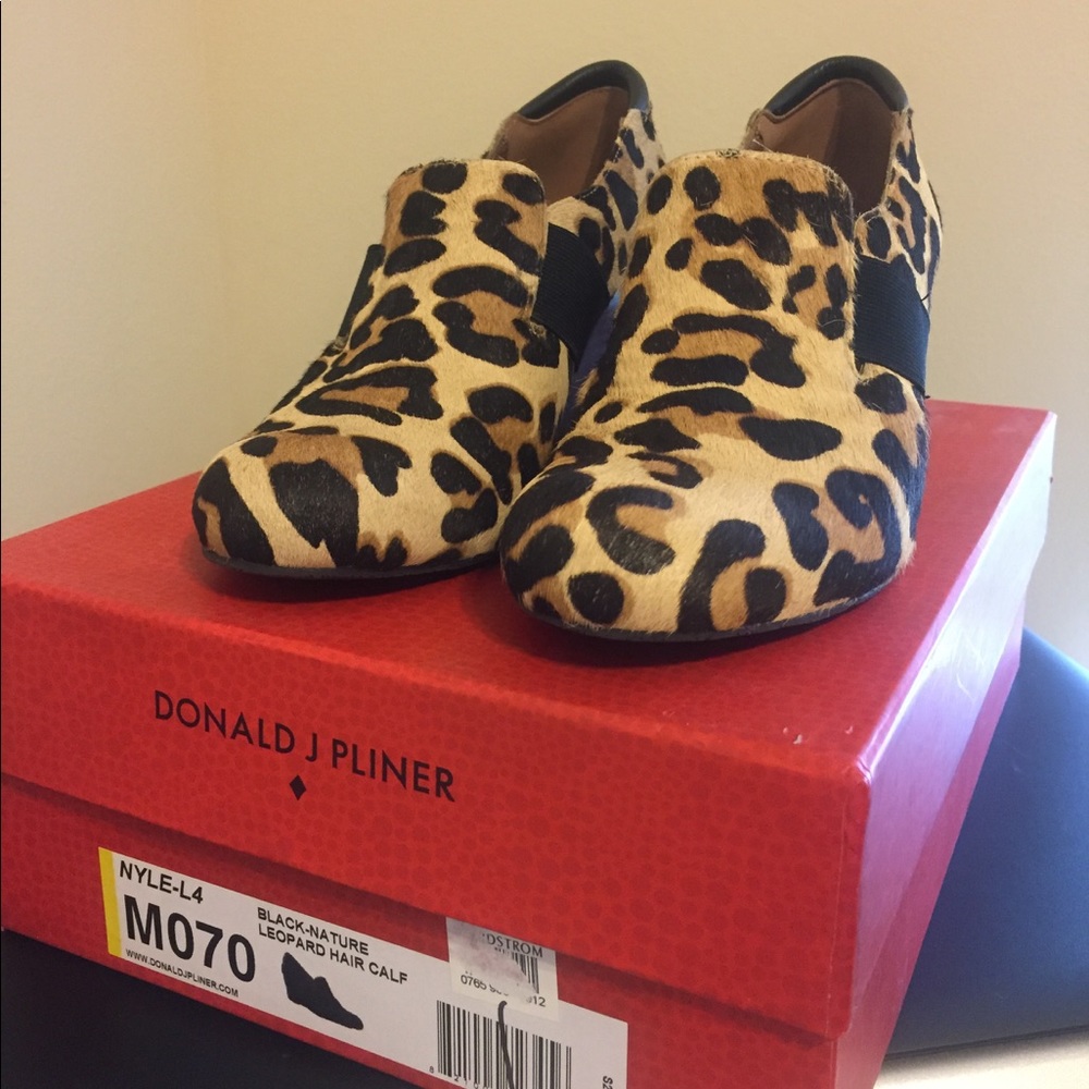 Donald Pliner Nyle Calf Hair Wedge Heal.